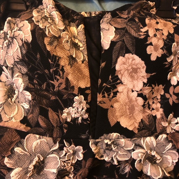 Flowered mini dress - Picture 2 of 3